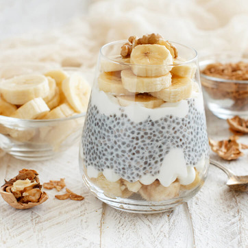 Chia Pudding mit Obst und Nüssen