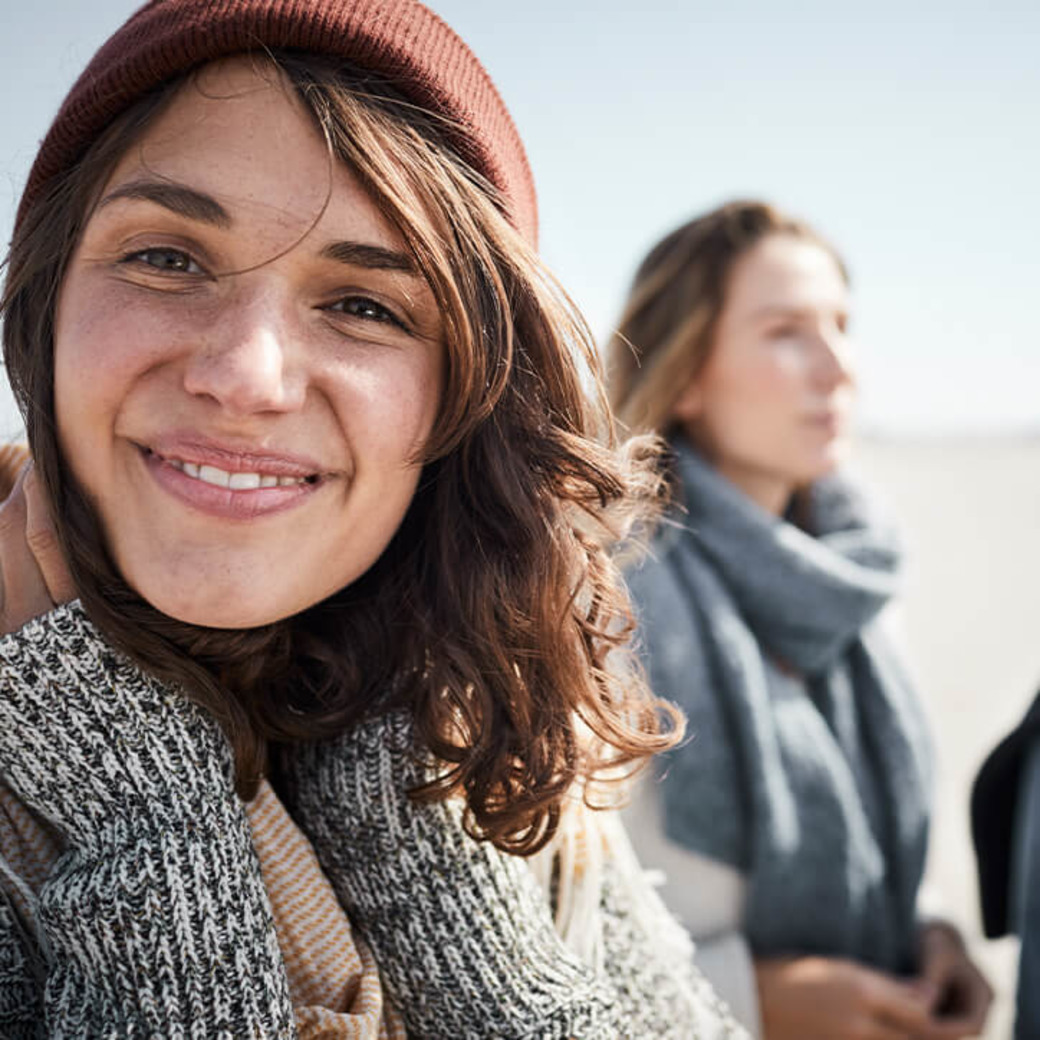 Herbst Freunde am Strand