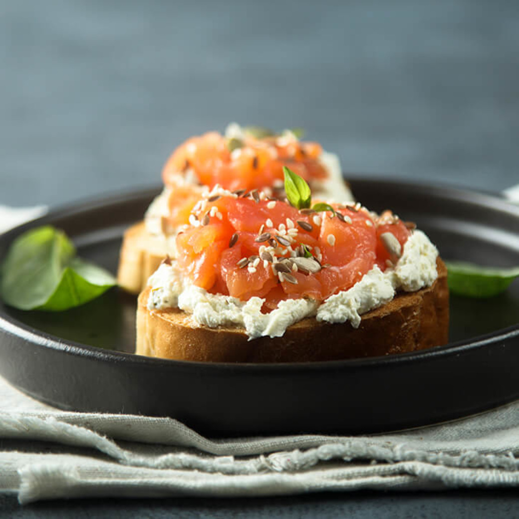 Räucherlachs mit Zinkgehalt auf Toast.